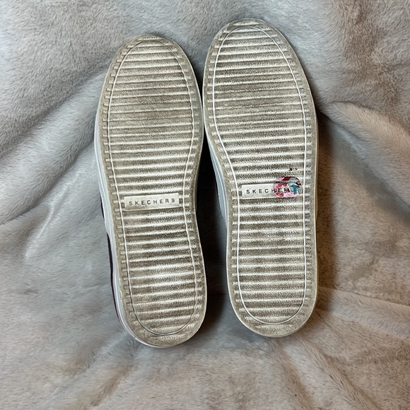 Skechers Women’s casual sneakers - size 8 - Picture 3 of 7